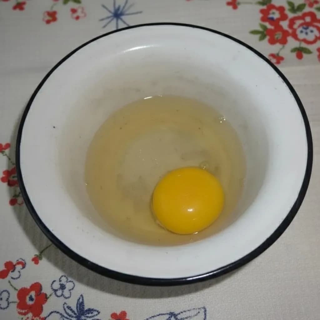 Яйцо в миске