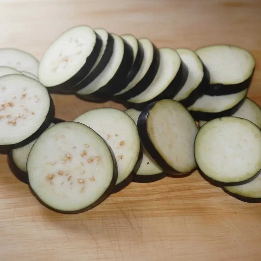 Нарезанные баклажаны