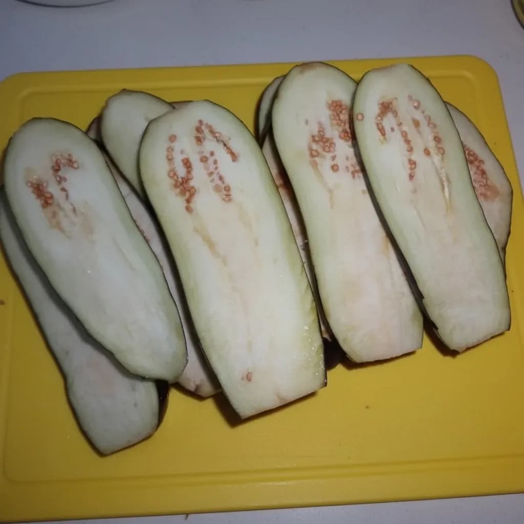 Нарезка баклажанов